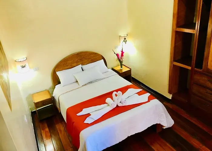 Alli's House Hotel *
